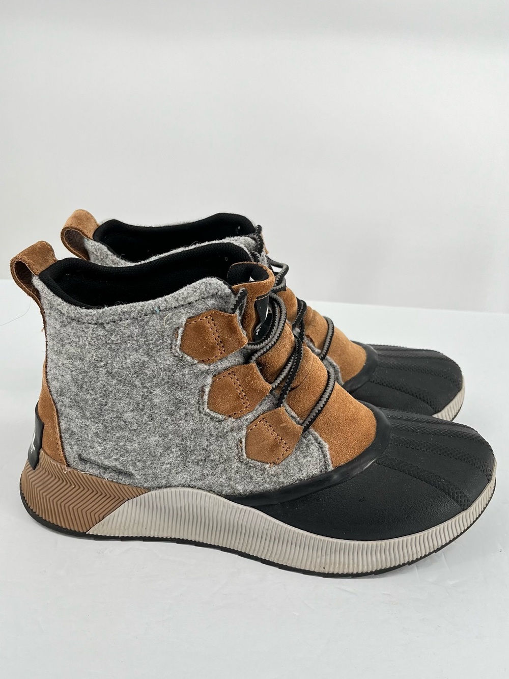 SOREL Out N About III Waterproof Boots Women’s 8.5 Gray Tan Black